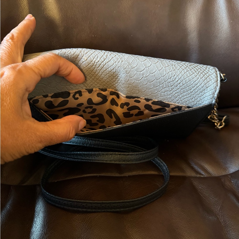 Jessica Simpson Crossbody Bag-embossed Black, Gray, and off White EUC - Picture 8 of 10